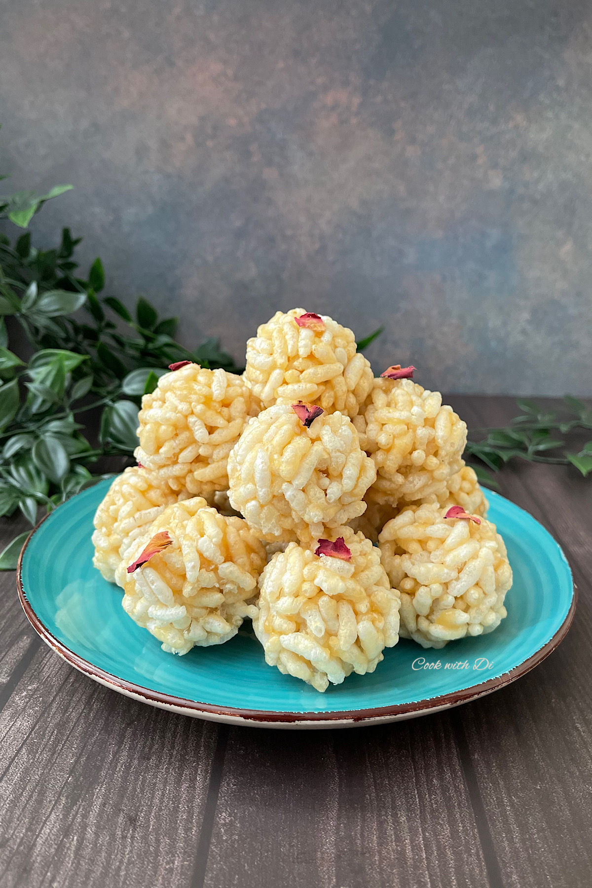 Murmura Ladoo | Puffed Rice Ladoo|Pori urundai Recipe | Mamra Ladoo | Indian style rice crispy is a traditional Indian sweet recipe made with puffed rice and melted jaggery syrup. It is a simple and easy sweet.